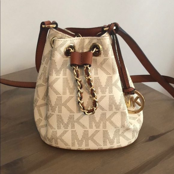 MICHAEL Michael Kors Handbags - MICHAEL Michael Kors Signature Bucket Crossbody